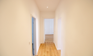 Flur mit Downlights