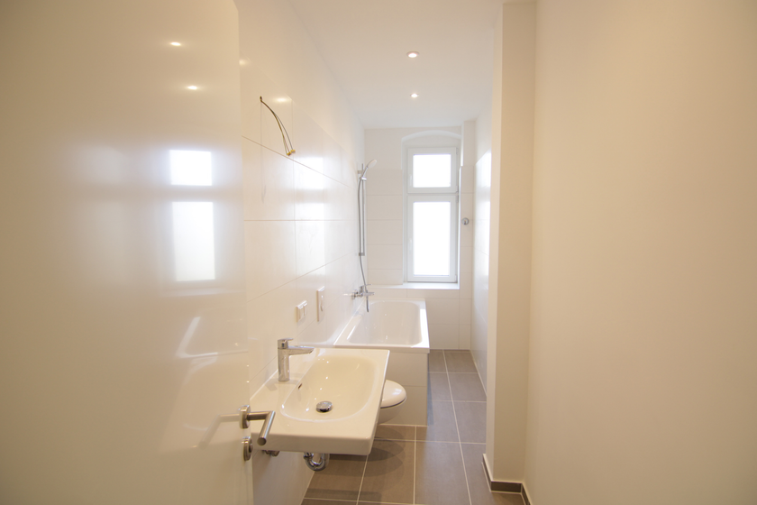 Neues Wannenbad m. Fenster