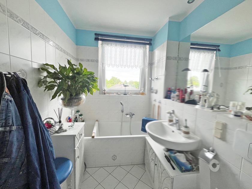 Wannenbad mit Fenster