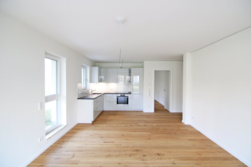 Wohnzimmer mit offener Küche