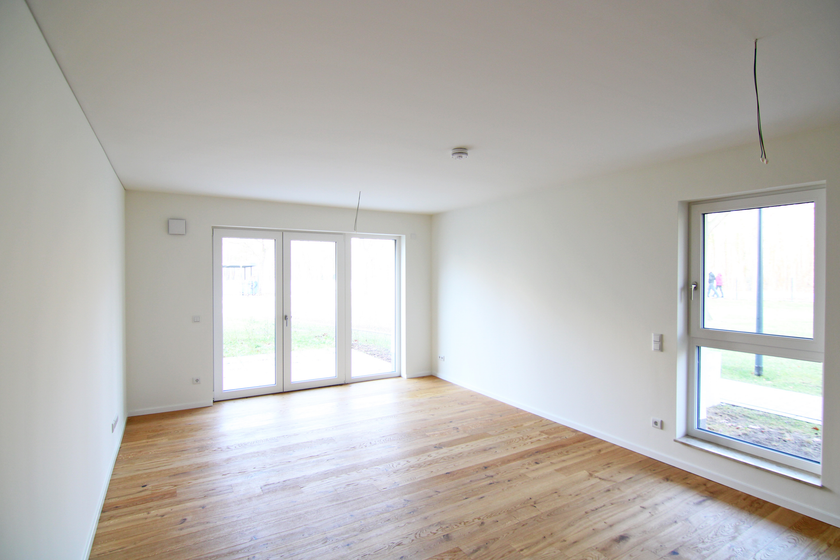 Wohnzimmer mit offener Küche