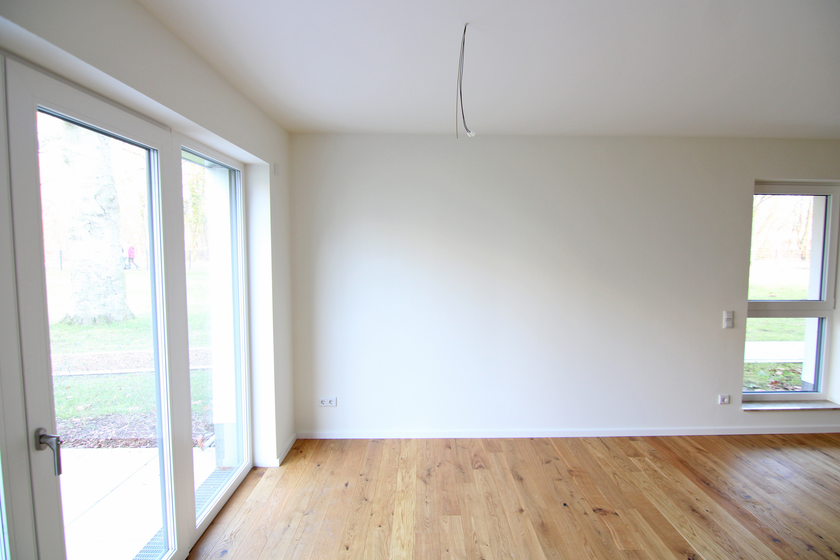 Wohnzimmer mit offener Küche