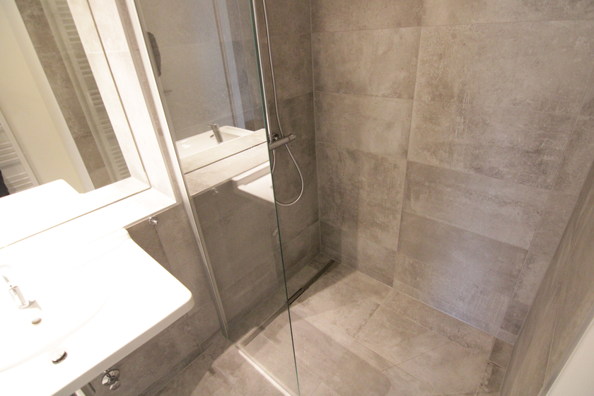 Elegantes Duschbad