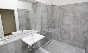 Elegantes Duschbad