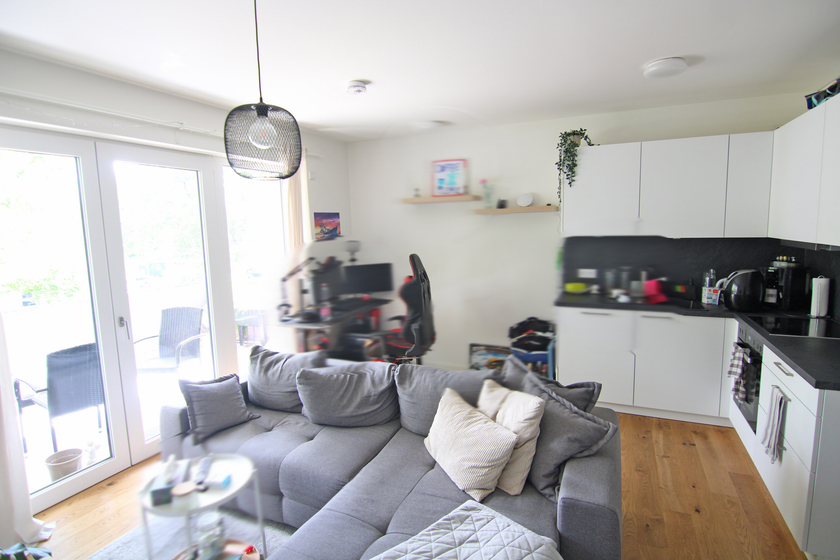 Sonniges Wohnzimmer 