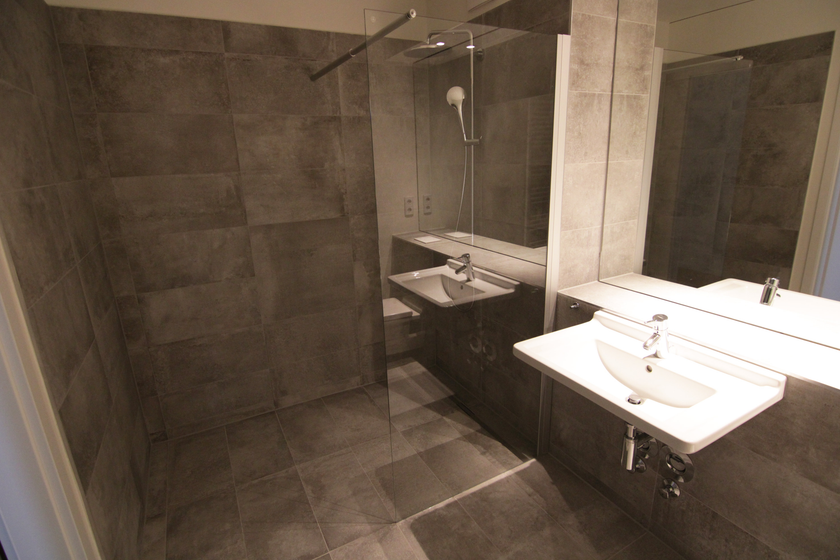 Elegantes Duschbad