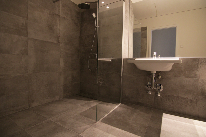 Elegantes Duschbad