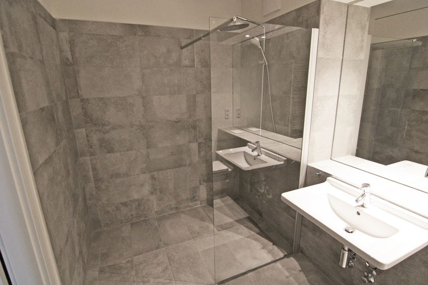 Elegantes Duschbad